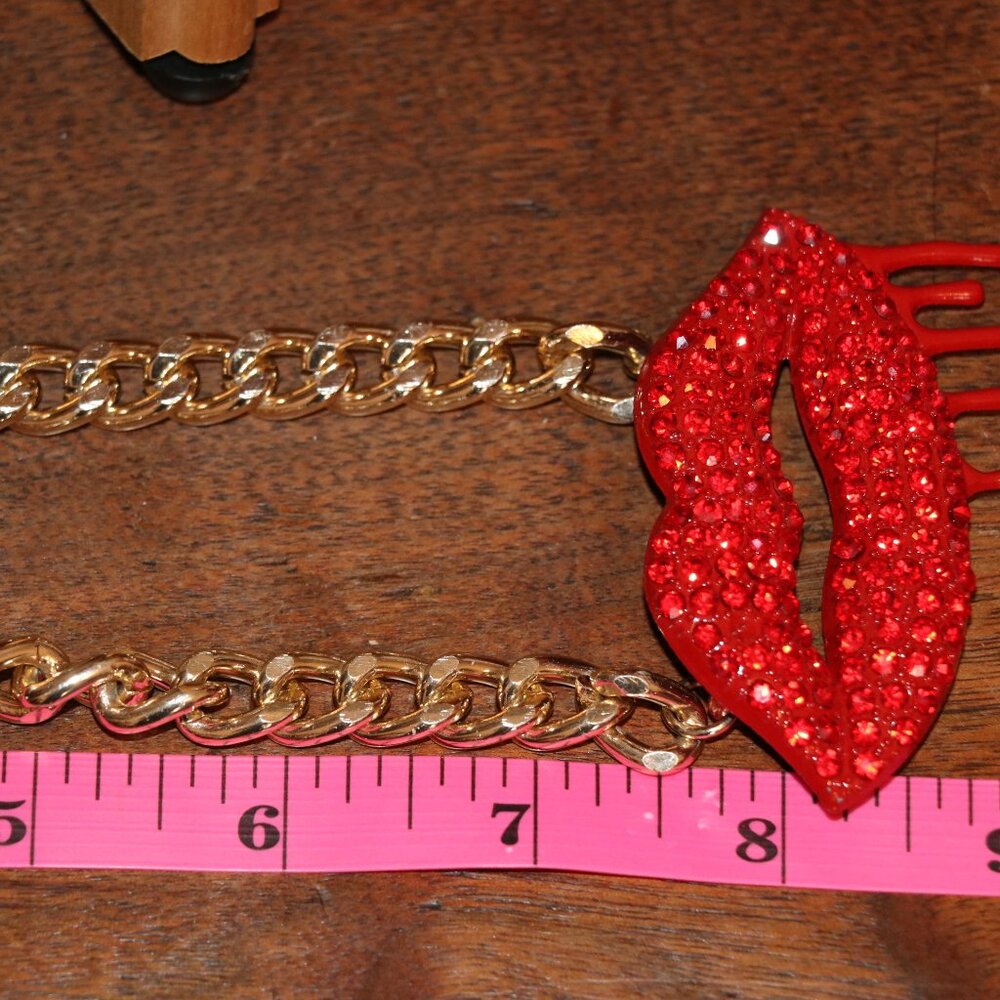 Bleeding Lips Rhinestone Studded Lips on a Gold Tone Choker Chain - Picture 3 of 5